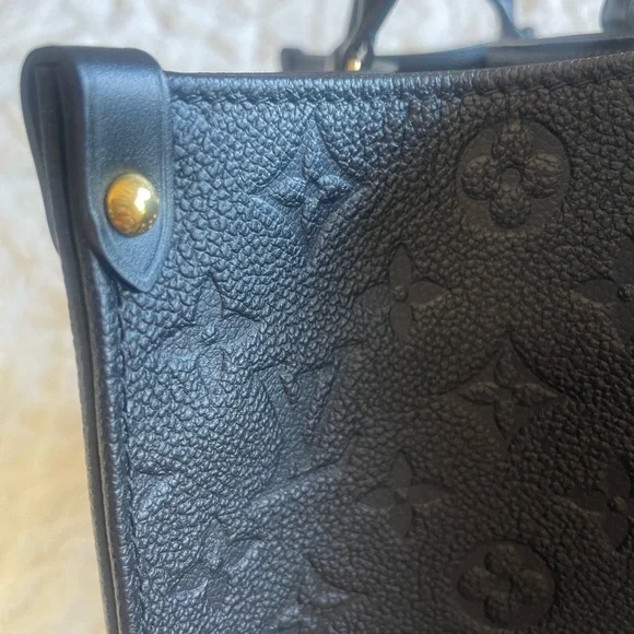 Louis Vuitton Black Monogram ONTHEGO MM Tote - Picture 10 of 16